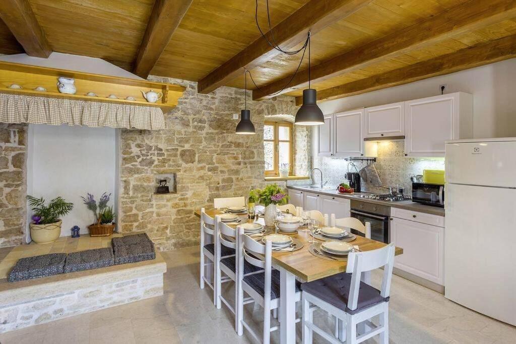 House Kristina **** Βίλα Burići Εξωτερικό φωτογραφία