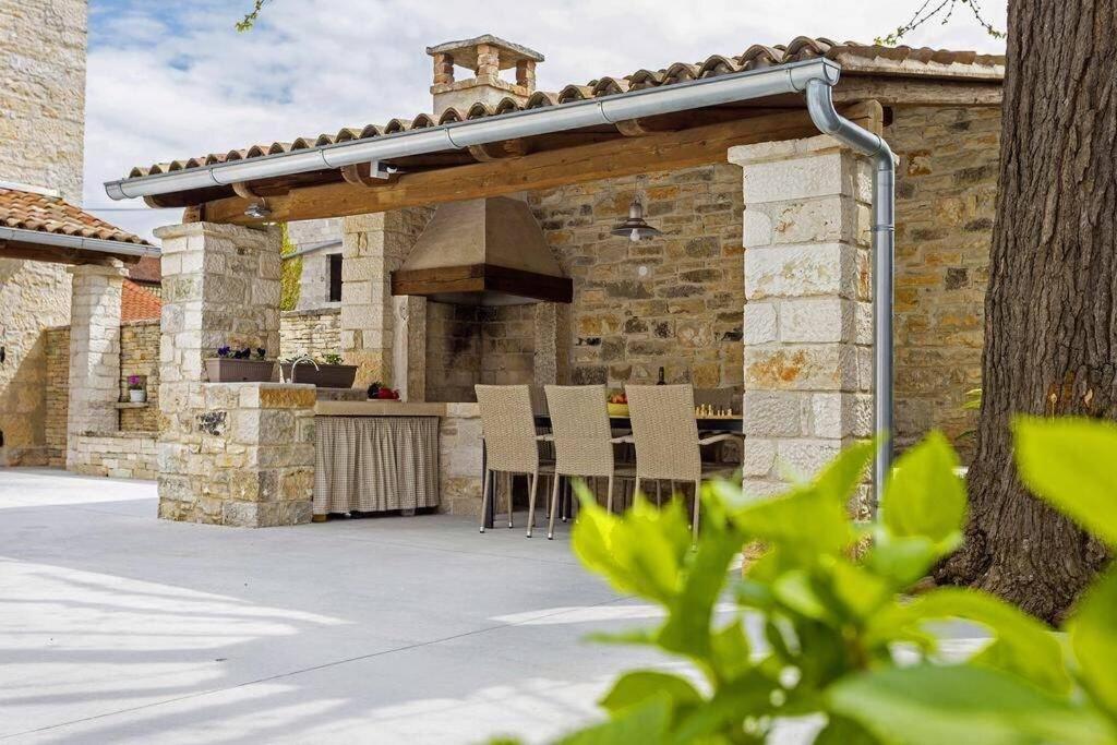 House Kristina **** Βίλα Burići Εξωτερικό φωτογραφία
